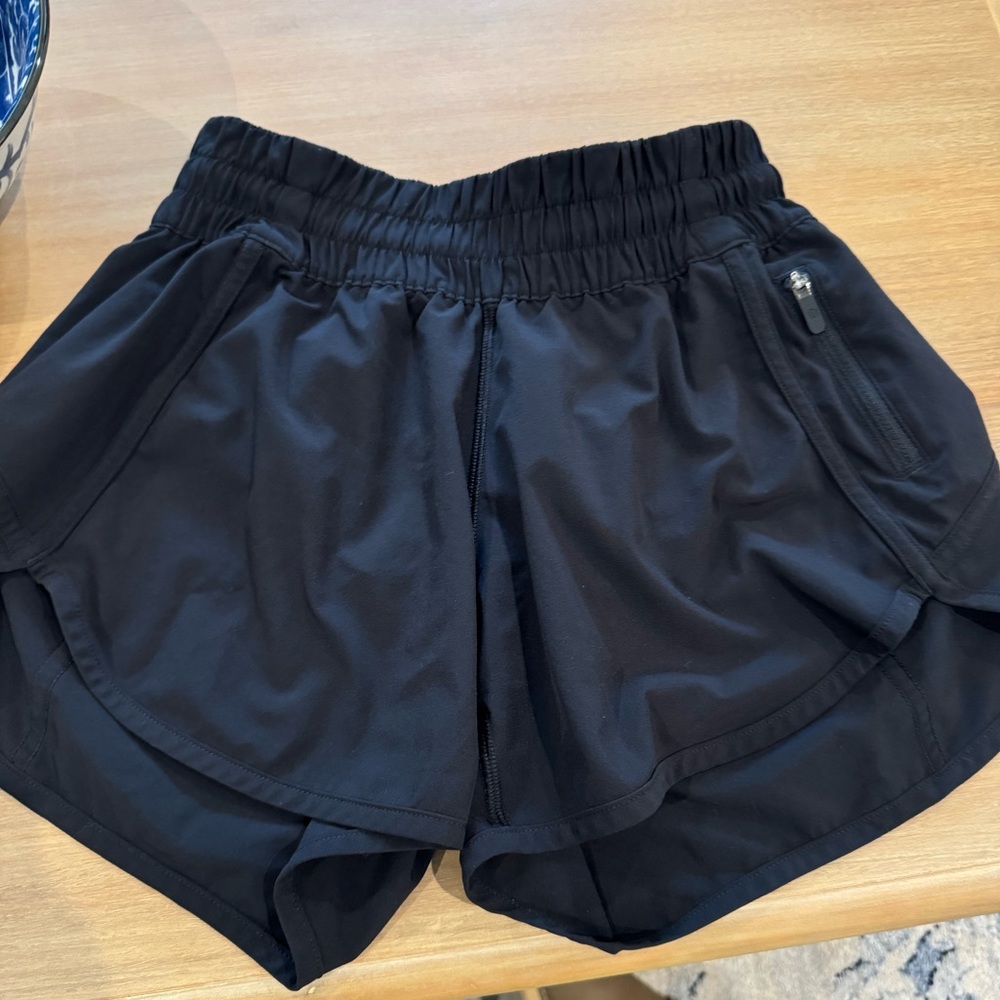 Lululemon tracker shorts size 4 like new 4 inch inseam